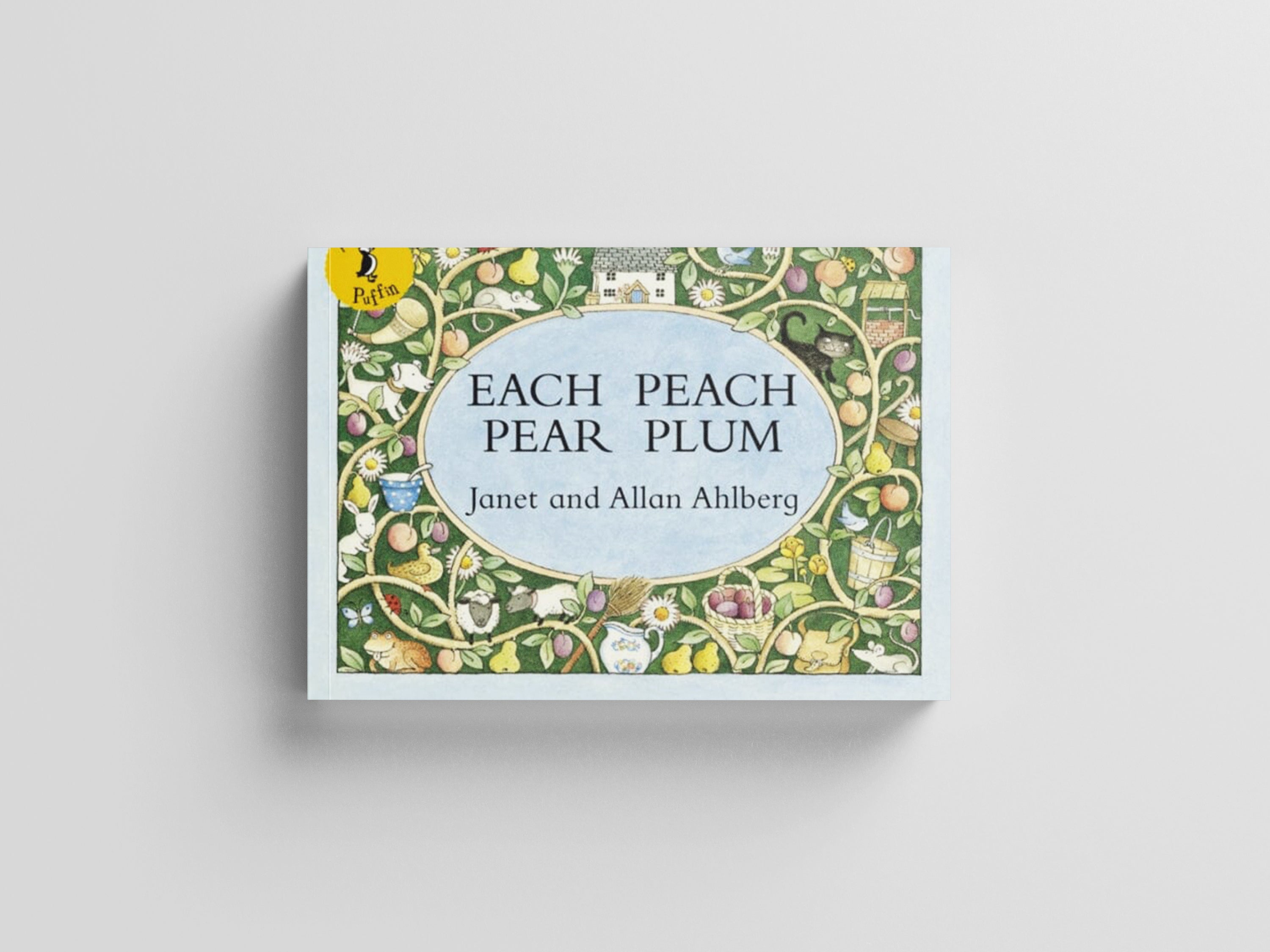 Each Peach Pear Plum Paperback / softback