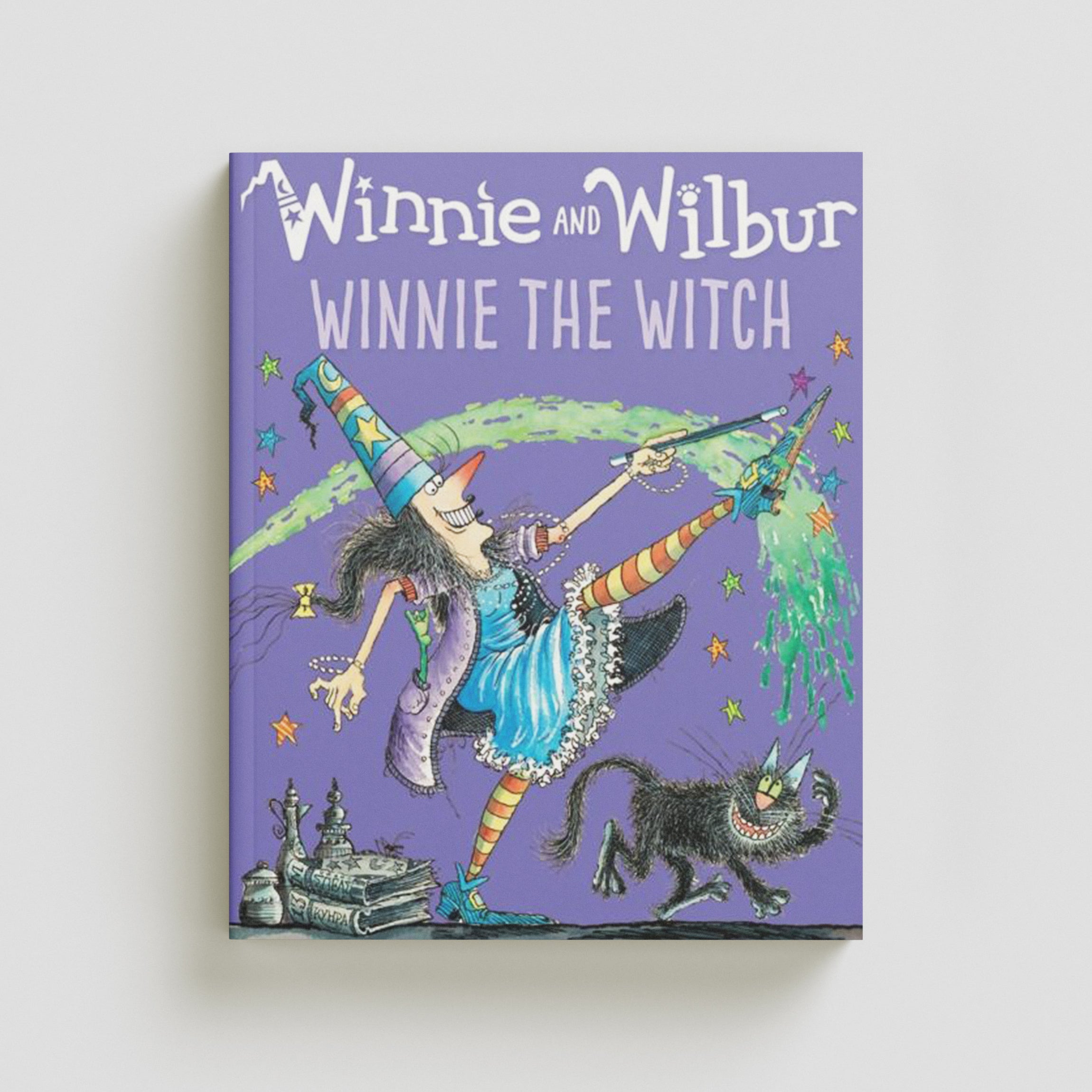 Winnie and Wilbur: Winnie the Witch Paperback / softback