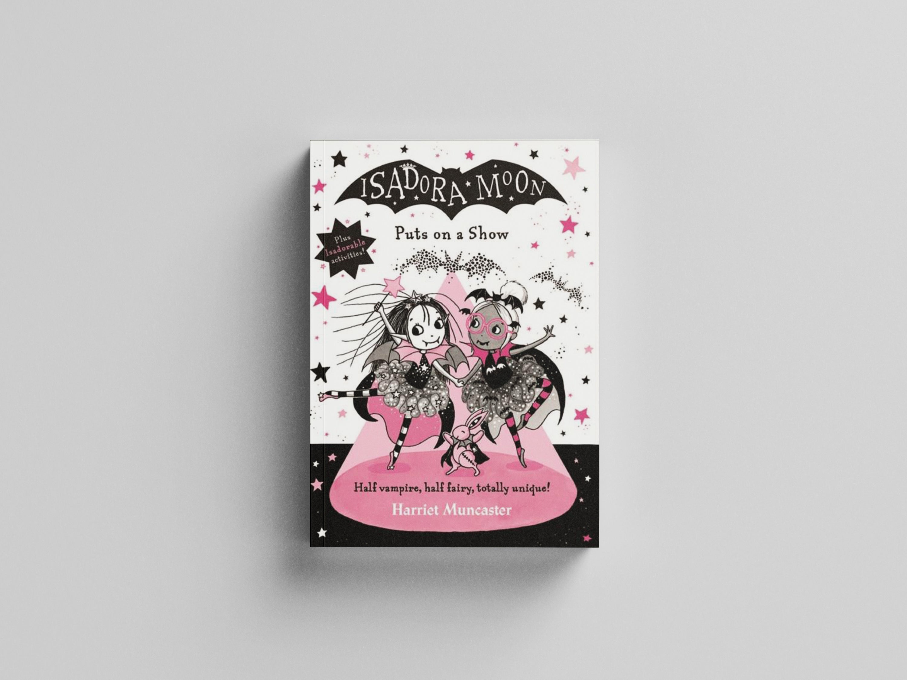 Isadora Moon Puts on a Show Hardback