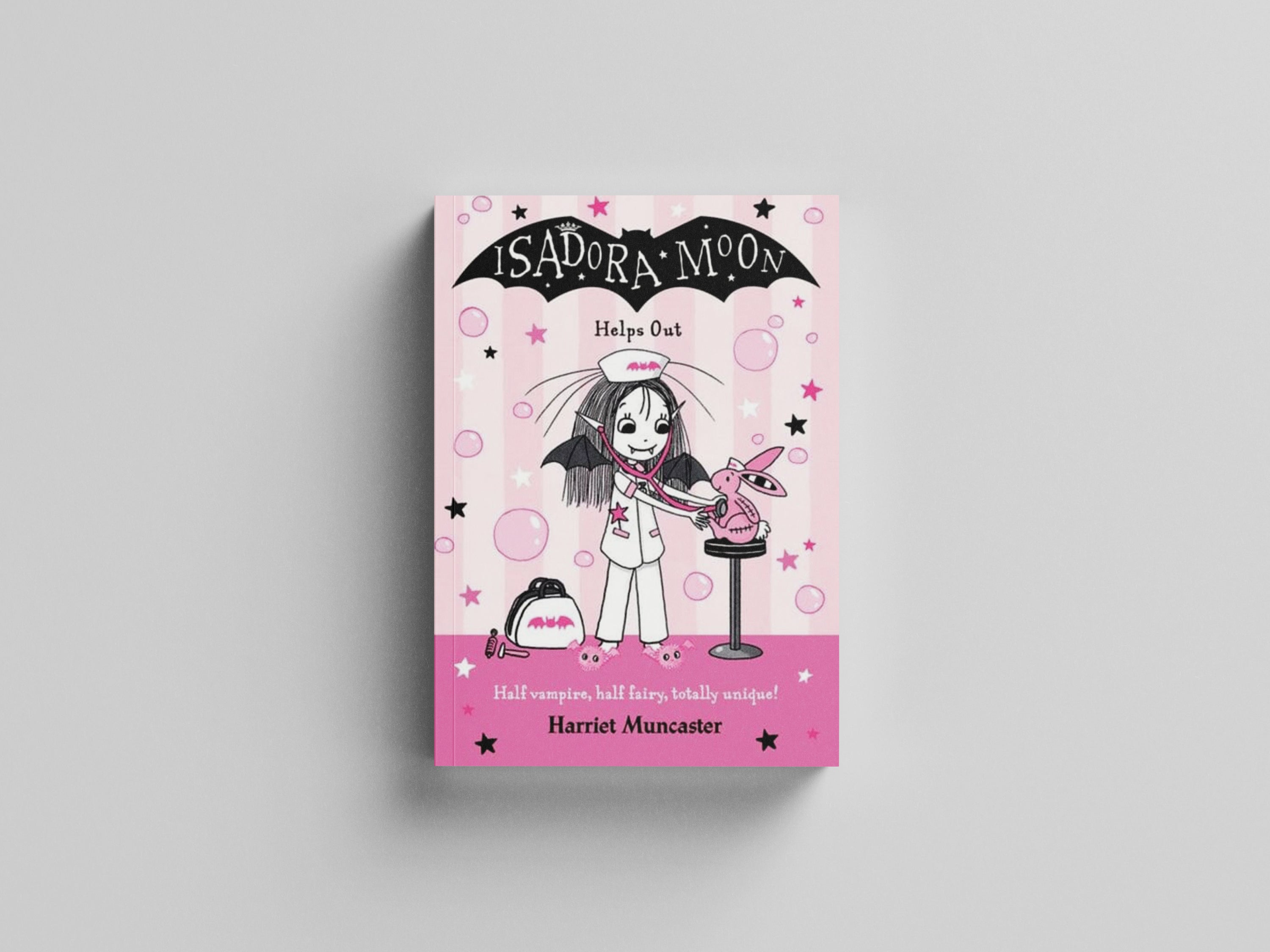 Isadora Moon Helps Out Paperback / softback