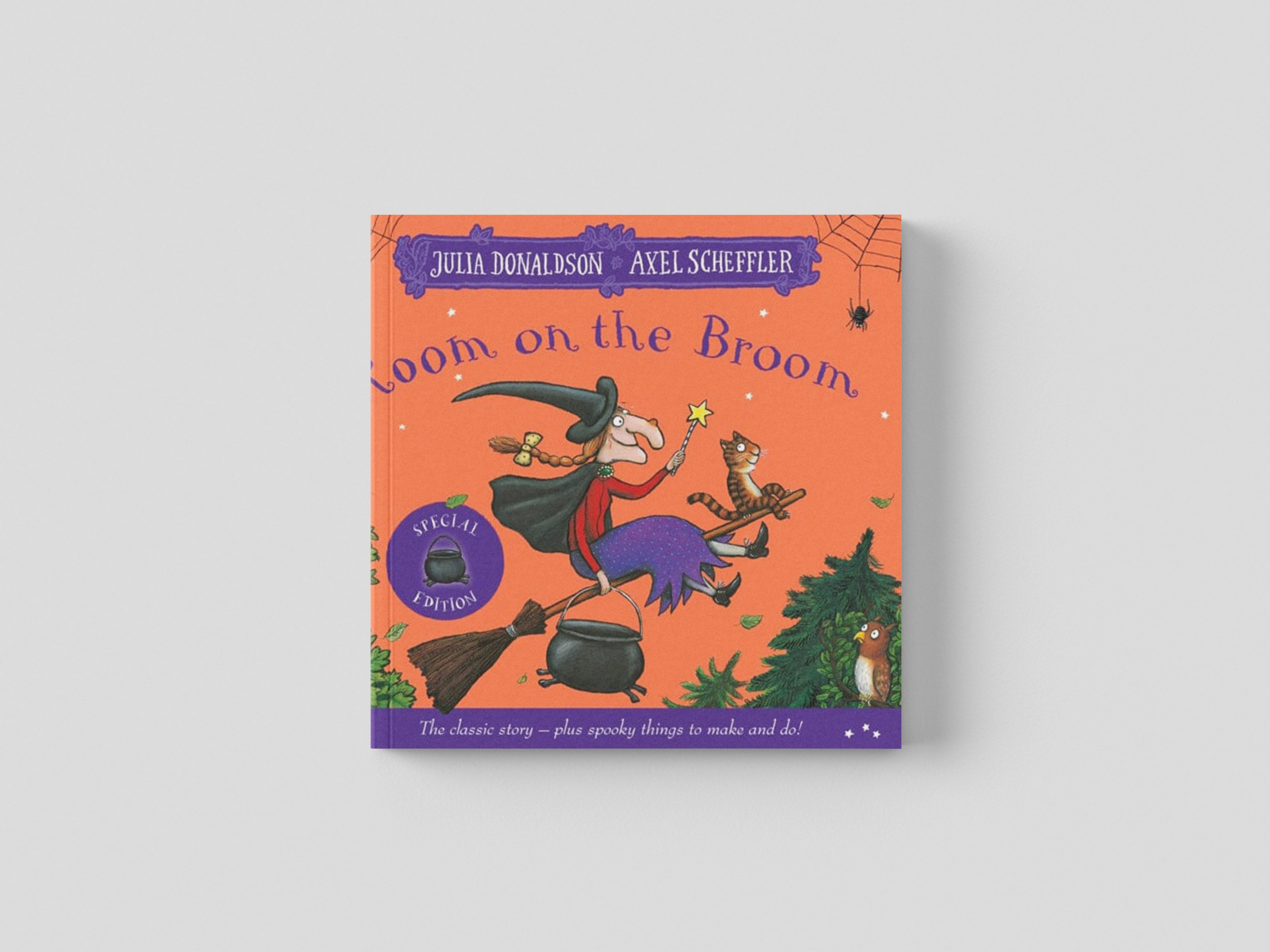 Room on the Broom Halloween Special Paperback / softback
