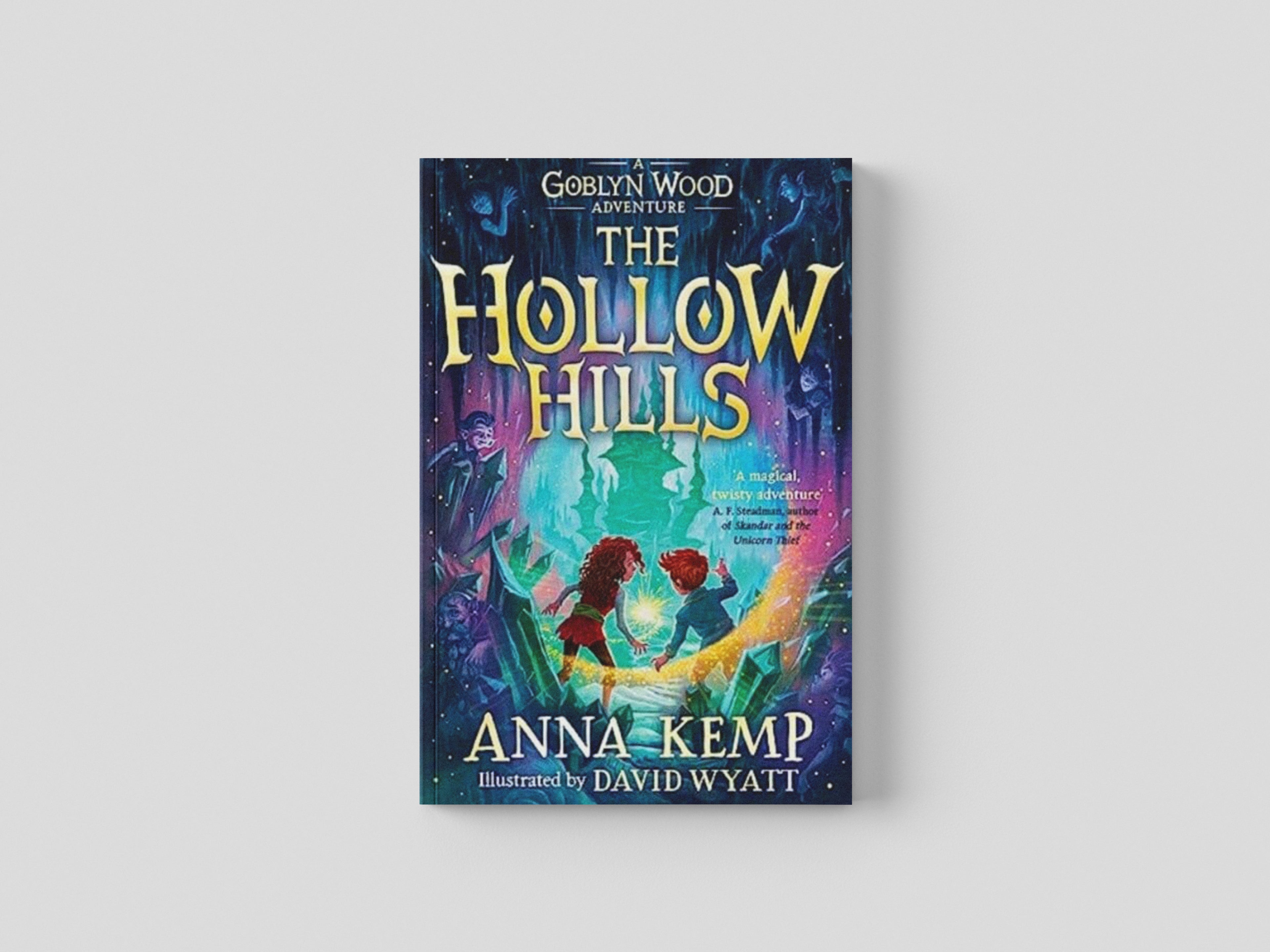 The Hollow Hills Paperback / softback
