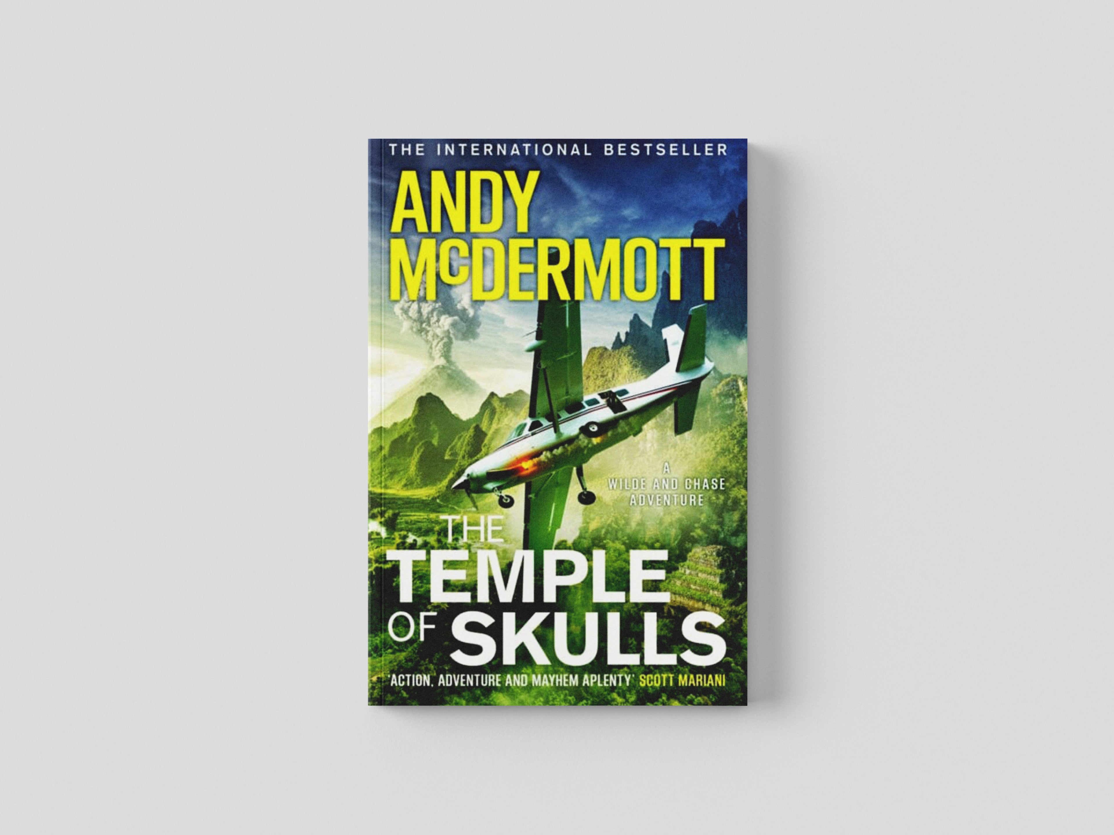 The Temple of Skulls (Wilde/Chase 16) Paperback / softback