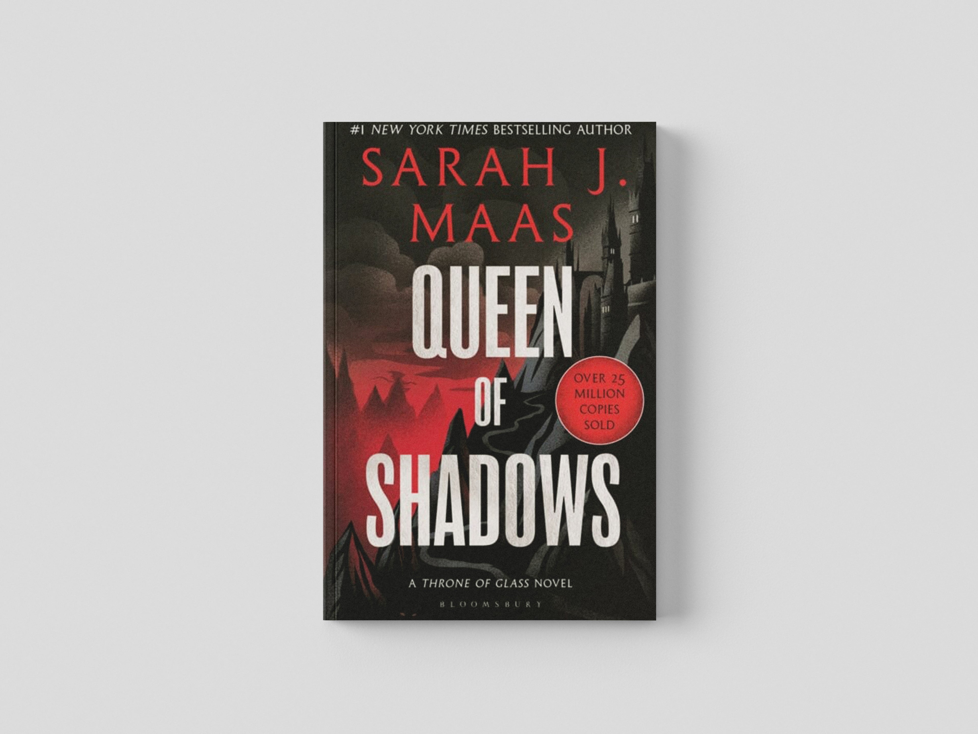 Queen of Shadows Paperback / softback