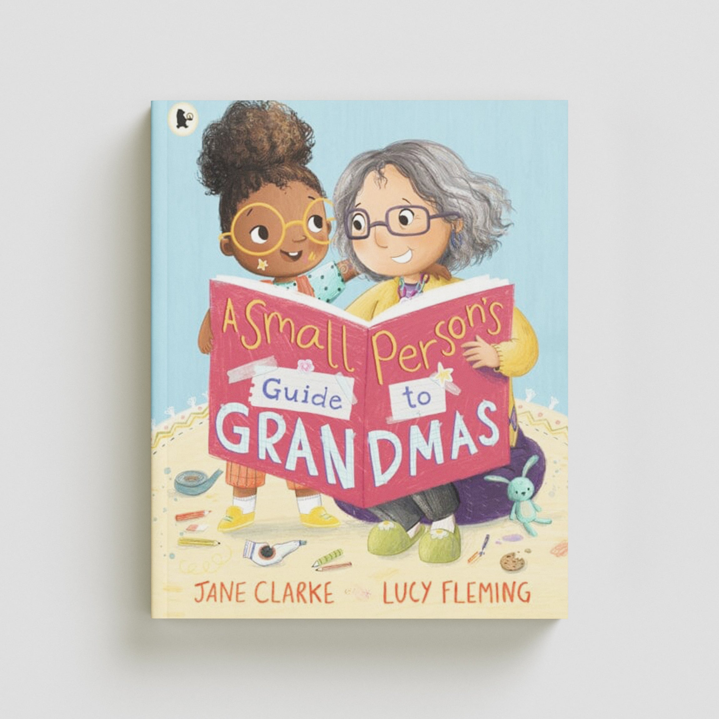 Small Person's Guide to Grandmas Paperback / softback